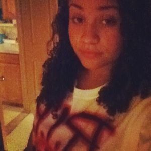 Meet your Posher, Alexis